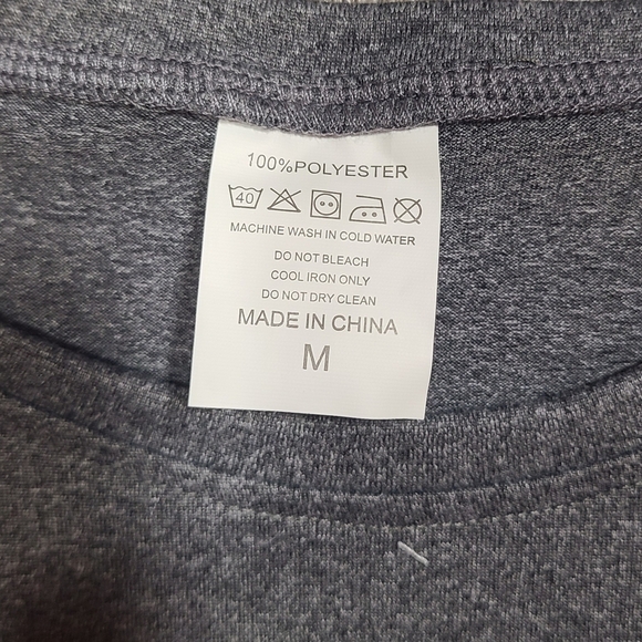 Fueled by Caffeine & Chaos Cropped Graphic Tee Gray Women’s Medium Coffee Lover - Picture 4 of 7